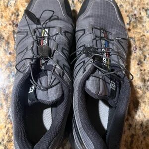 Salomon Men's Black and Gray Athletic Shoes